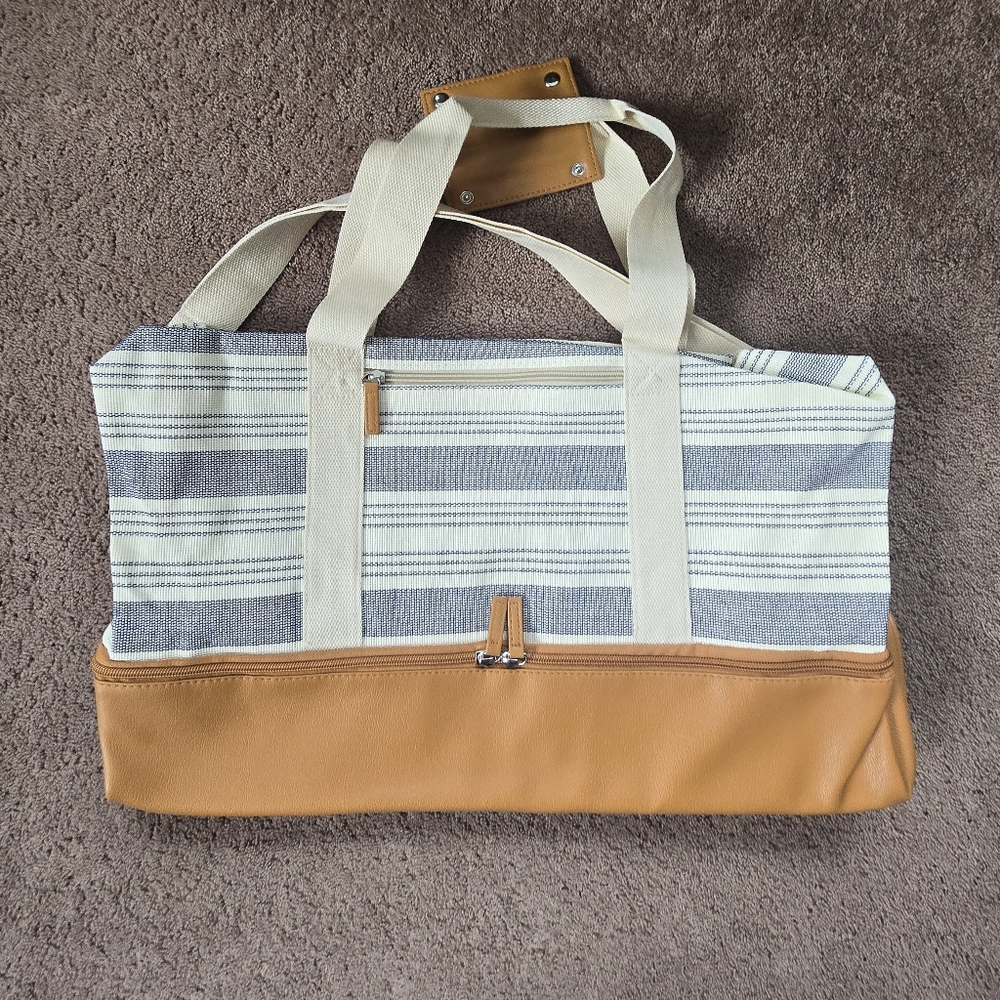 DSW Striped Weekender Travel Bag - Picture 5 of 8